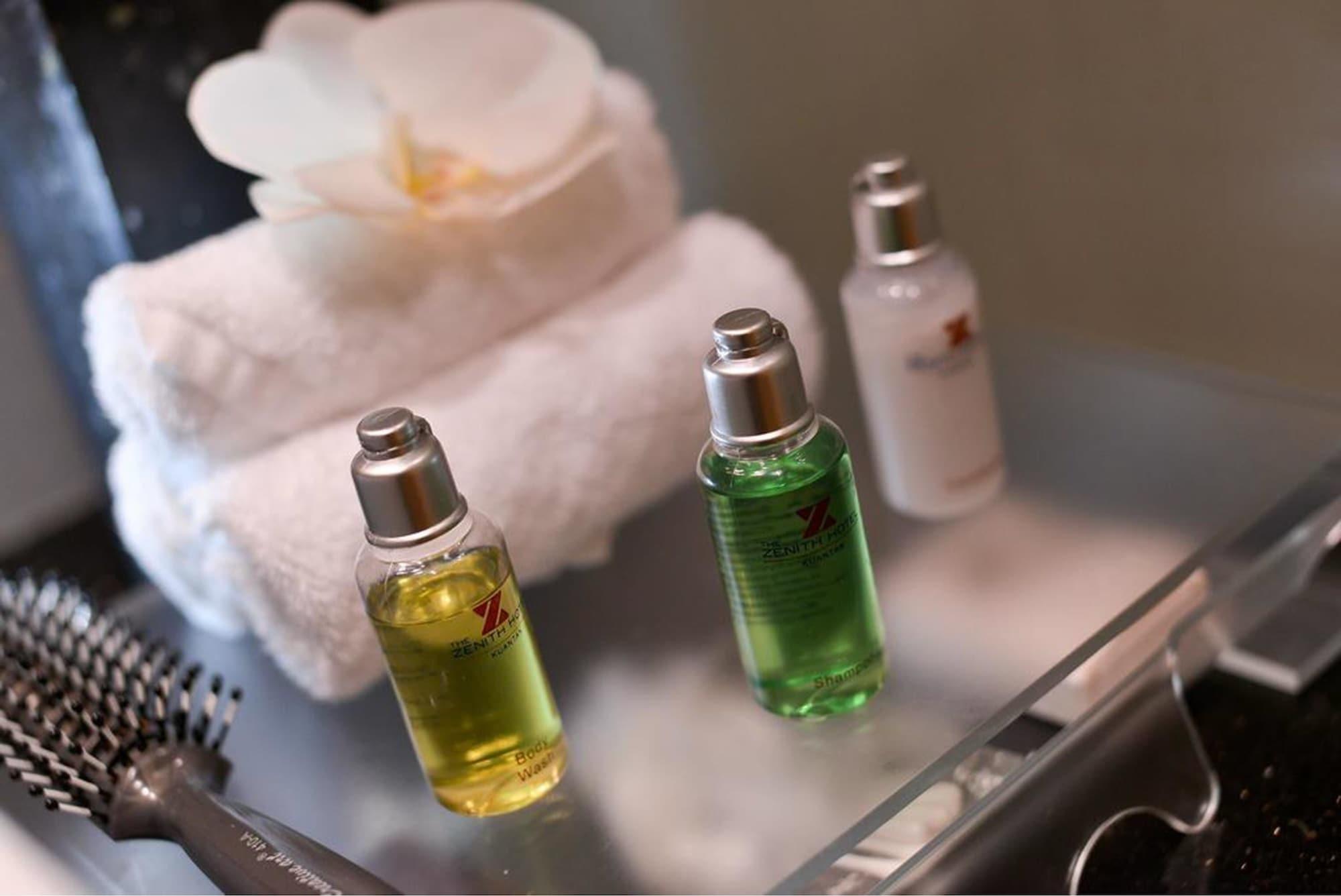 Zenith Hotel Kuantan Exterior foto Shower gel