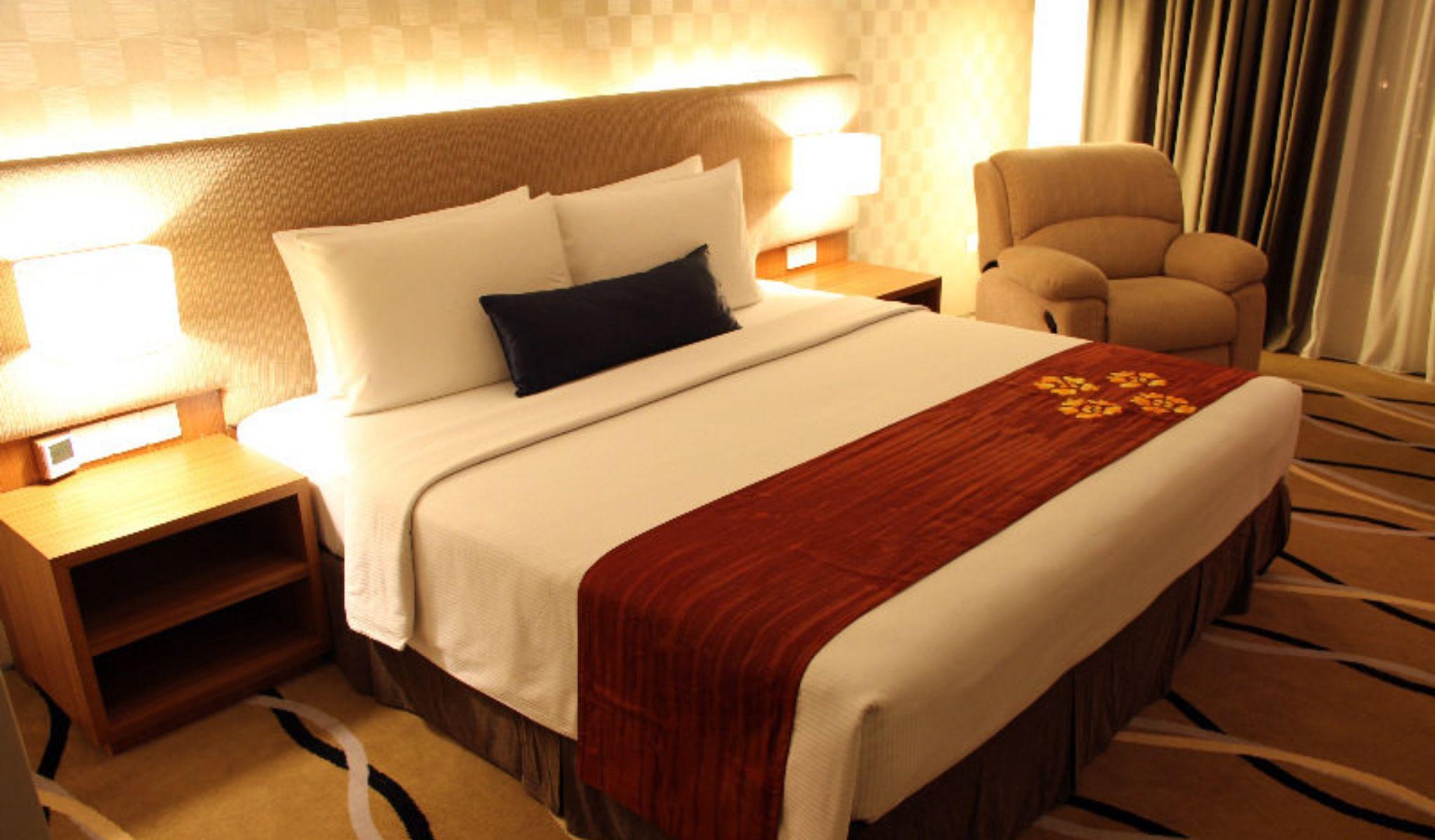 Zenith Hotel Kuantan Exterior foto A bed runner