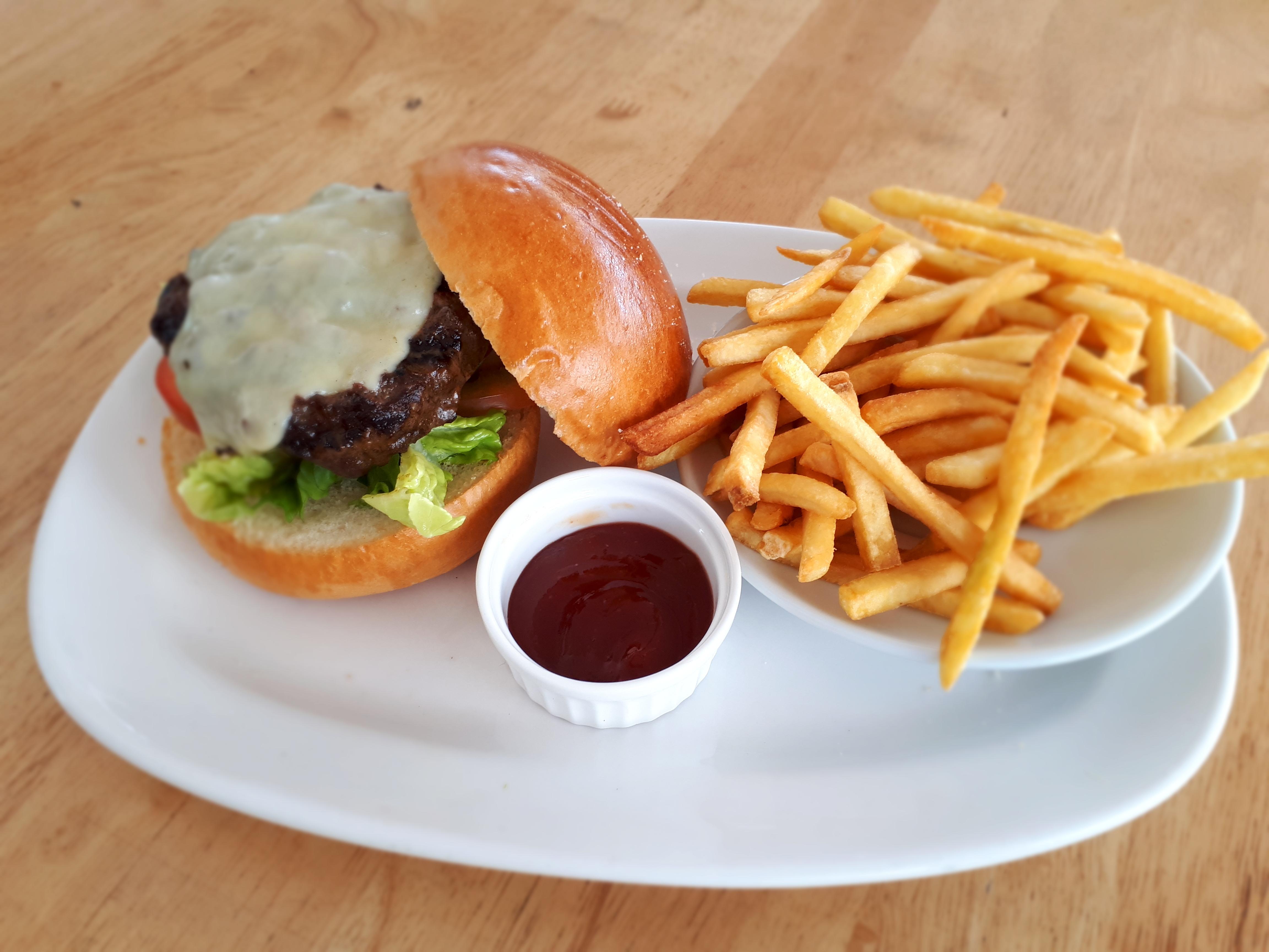 Zenith Hotel Kuantan Exterior foto A hamburger with chips