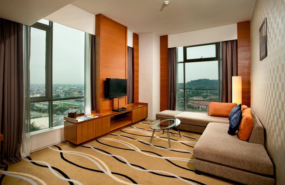 Zenith Hotel Kuantan Exterior foto Living room of a suite