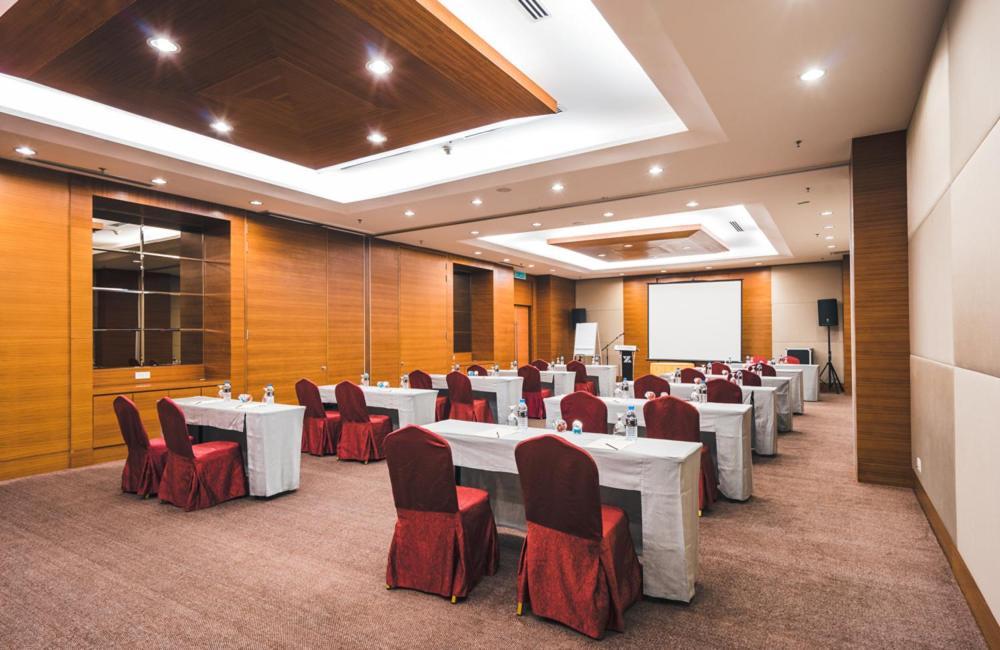 Zenith Hotel Kuantan Exterior foto Meeting room