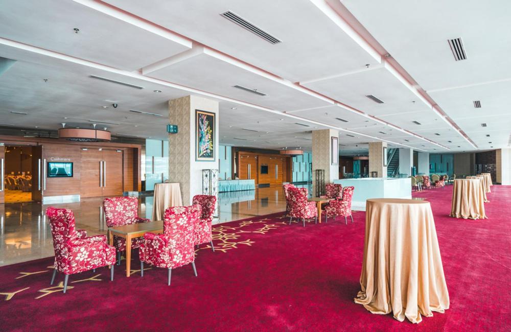 Zenith Hotel Kuantan Exterior foto The lobby of the National Museum