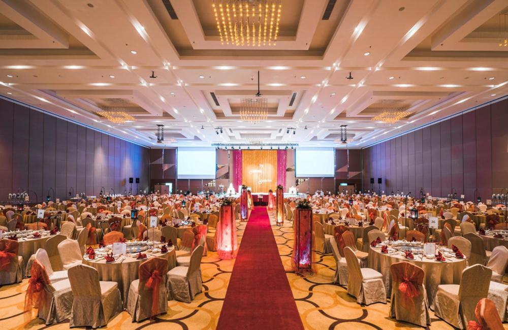 Zenith Hotel Kuantan Exterior foto A wedding reception at the Grand Ballroom