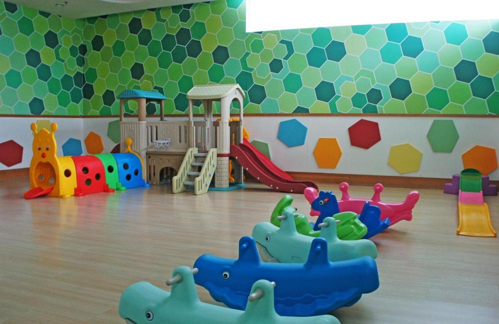 Zenith Hotel Kuantan Exterior foto A nursery in Malaysia
